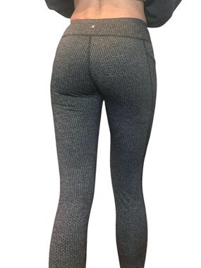 New Kyodan textured print leggings Small run slightly small